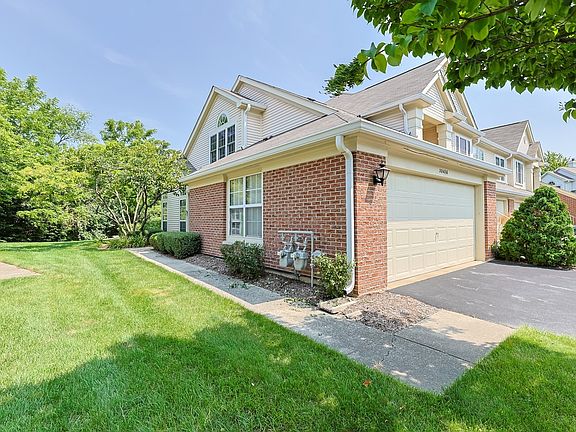 3rd image of 30W016 Mayfair Ct