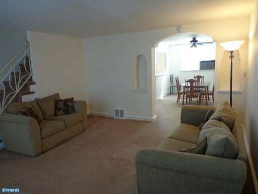 2nd image of 2840 Devereaux Ave