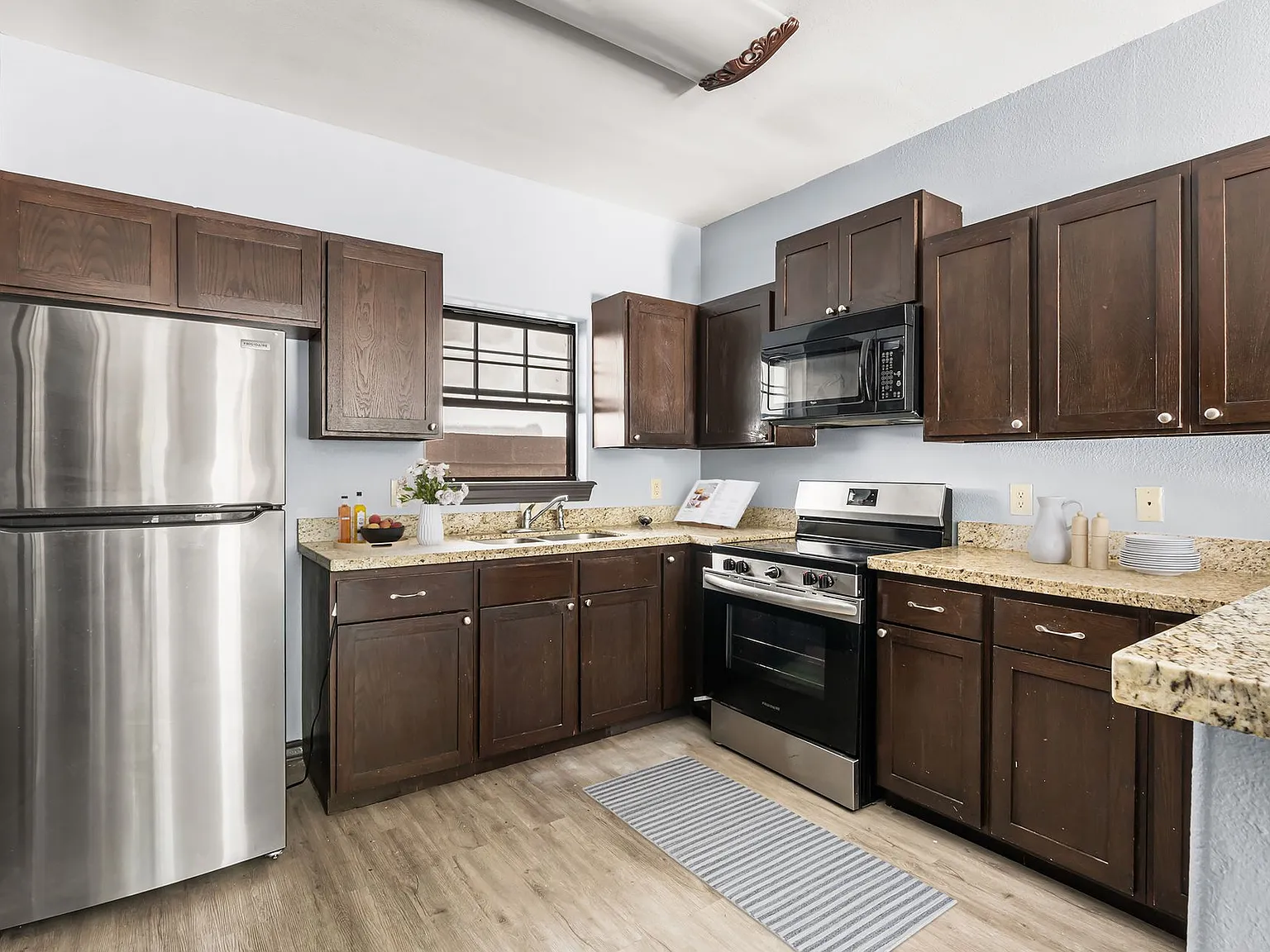 318 W. Bustamante — Photo 4