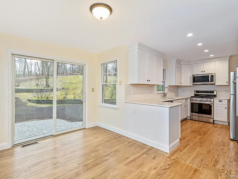 451 River Rd — Photo 13