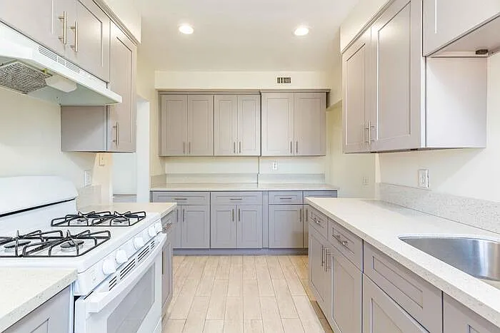 4 bed, 2.5 bath, $3,600 — Photo 4