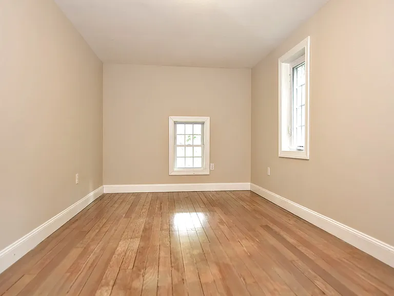 6 Standish Ln — Photo 21
