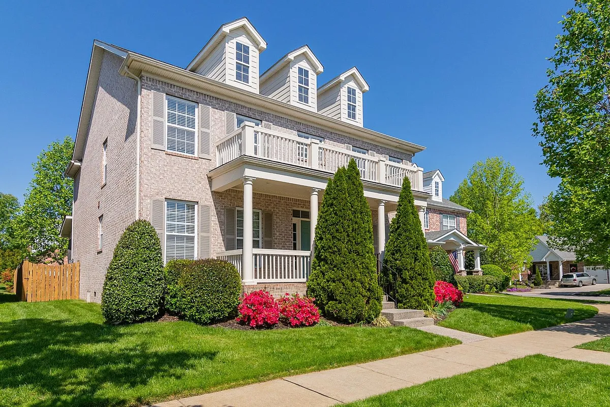 Building Photo - 412 Meadowcrest Cir