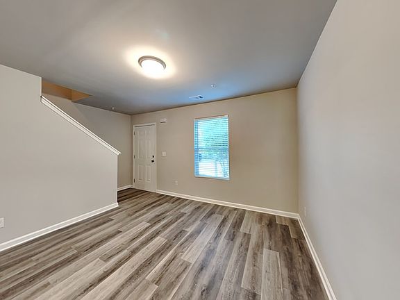 4th image of 1060 Wedgewood Ct