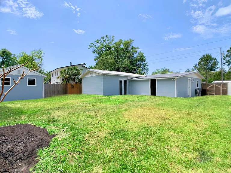 435 Sigsbee Rd — Photo 30