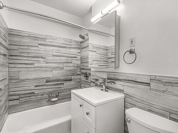 4th image of 430 W 34th St APT 15J