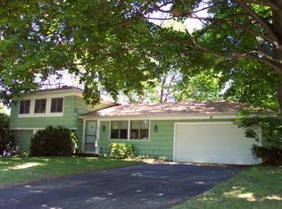 504 Heritage Dr, Rochester, NY 14615