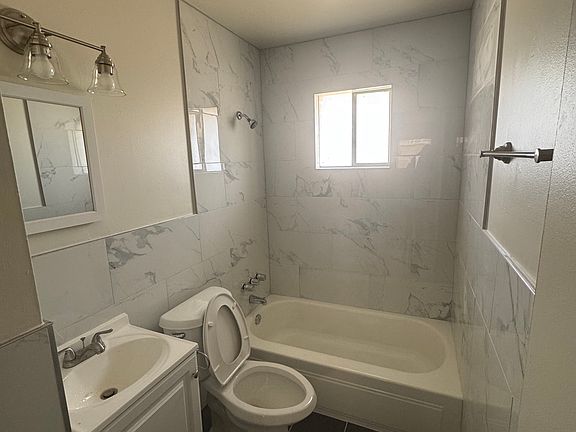 5th image of 1882 Jefferson Ave APT 6