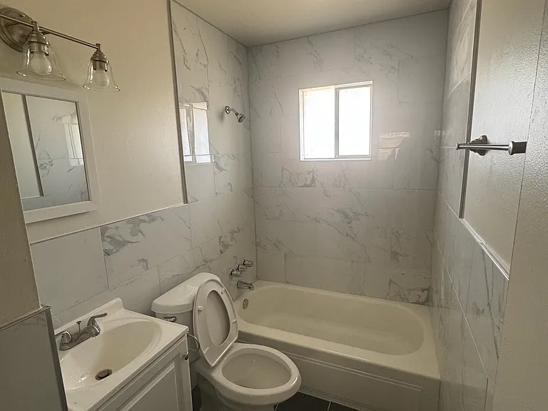 1882 Jefferson Ave #6 — Photo 5