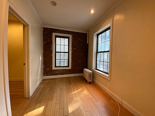 5th image of 552 Lincoln Pl APT B