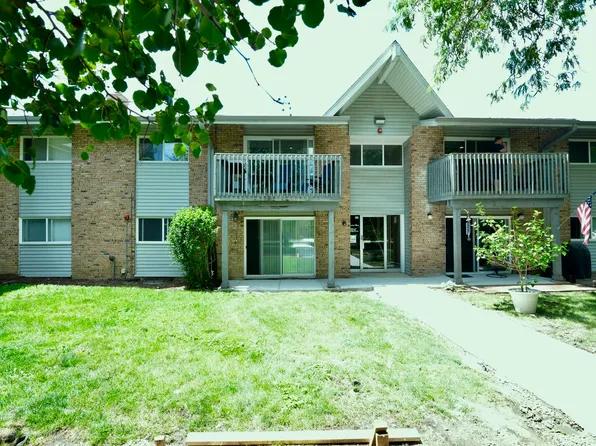 16W625 Mockingbird Ln APT 206, Willowbrook, IL 60527