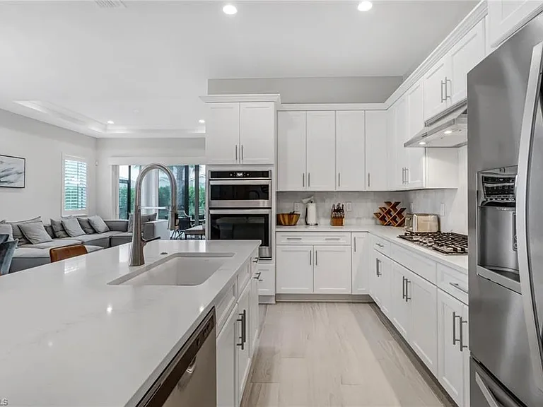 9032 Saint Lucia Dr — Photo 4