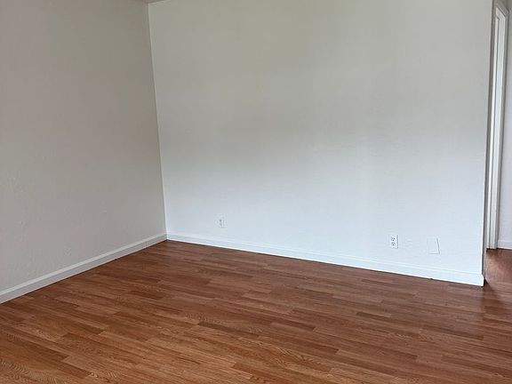 5th image of 9240-9244 Macarthur Blvd #1