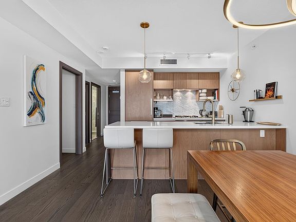5th image of 68 Smithe St #1110