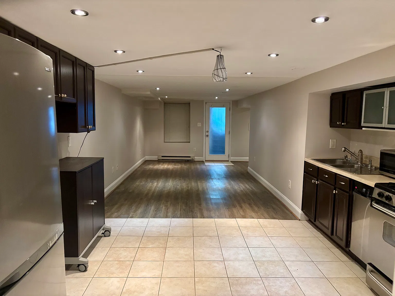 Studio, 700 sqft, $1,450 — Photo 2