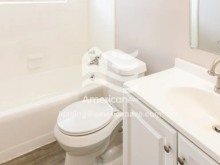 742411_013_wm_-_bathroom_13620235.jpg