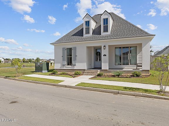 2nd image of 423 Flores Ct