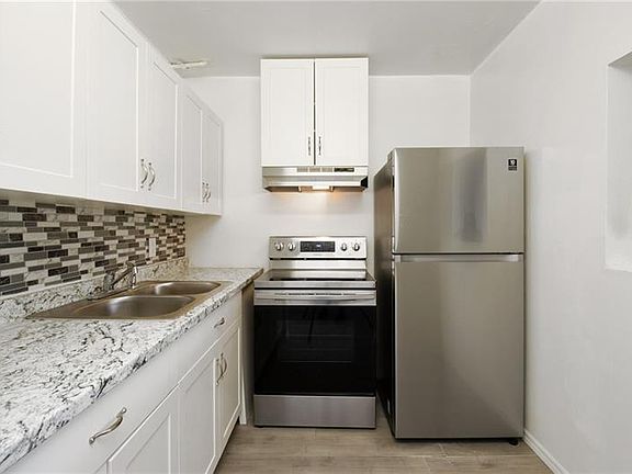 3rd image of 127 Oakridge #127-J