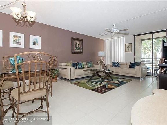 Dining / Livingroom Area