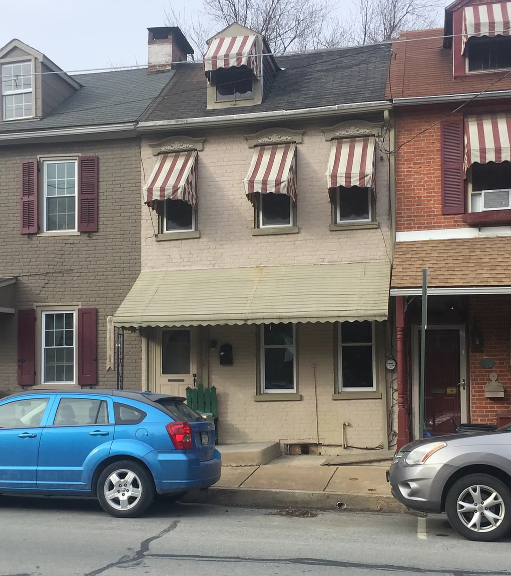 132 E Market St photo 1