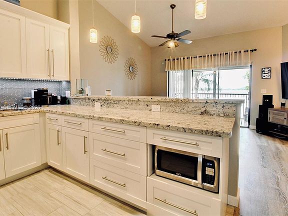 4th image of 206 Liberty Ct