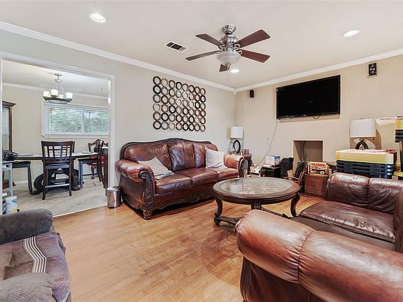 5th image of 9934 Aves St