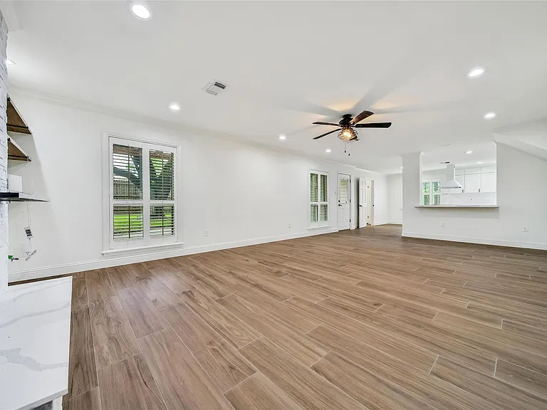 950 Del Norte St — Photo 11
