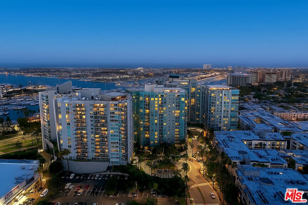 2 bed, 3.0 bath, 1728 sqft, $7,500 — Photo 2