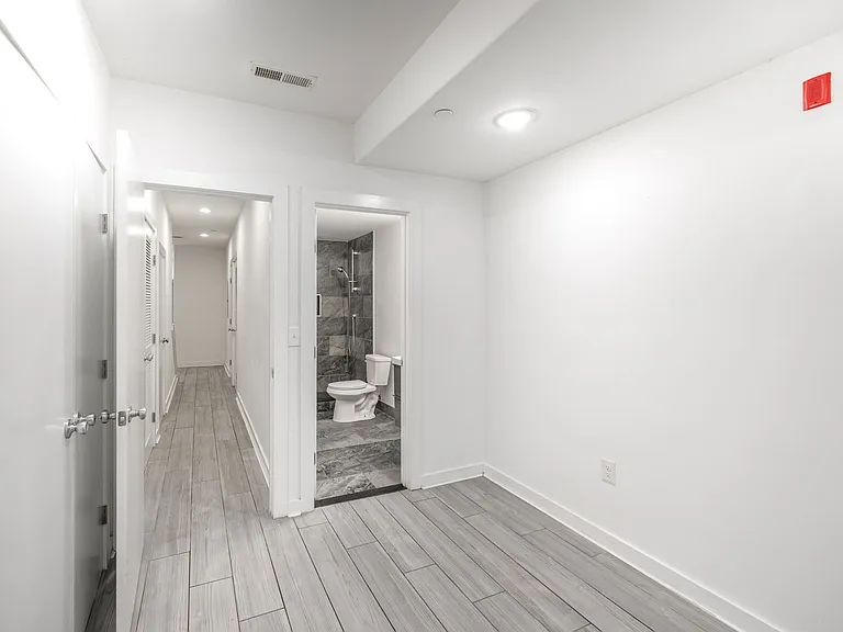 1642 N Marshall Street — Photo 21