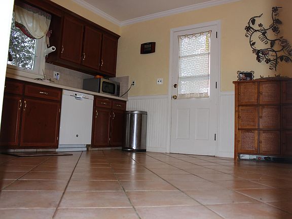 Eat in kitchen (Continued)