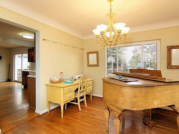4th image of 3722 S Berkley Cir
