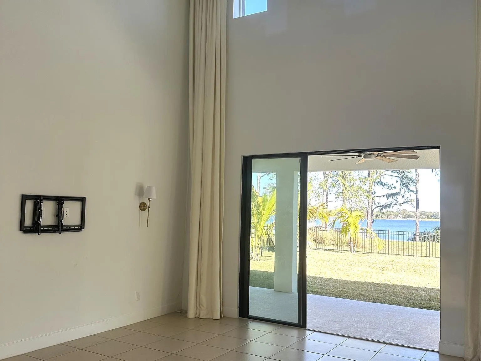 4 bed, 3.5 bath, 2624 sqft, $3,295 — Photo 3