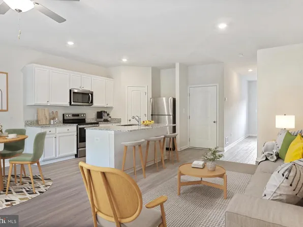 26 Paddington St, Falling Waters, WV 25419