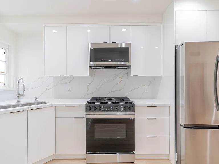 323 N Louise St #C — Photo 8