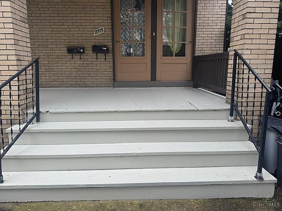 3rd image of 2715 Markbreit Ave