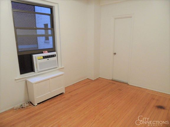 3rd image of 215 W 83rd St APT 3F