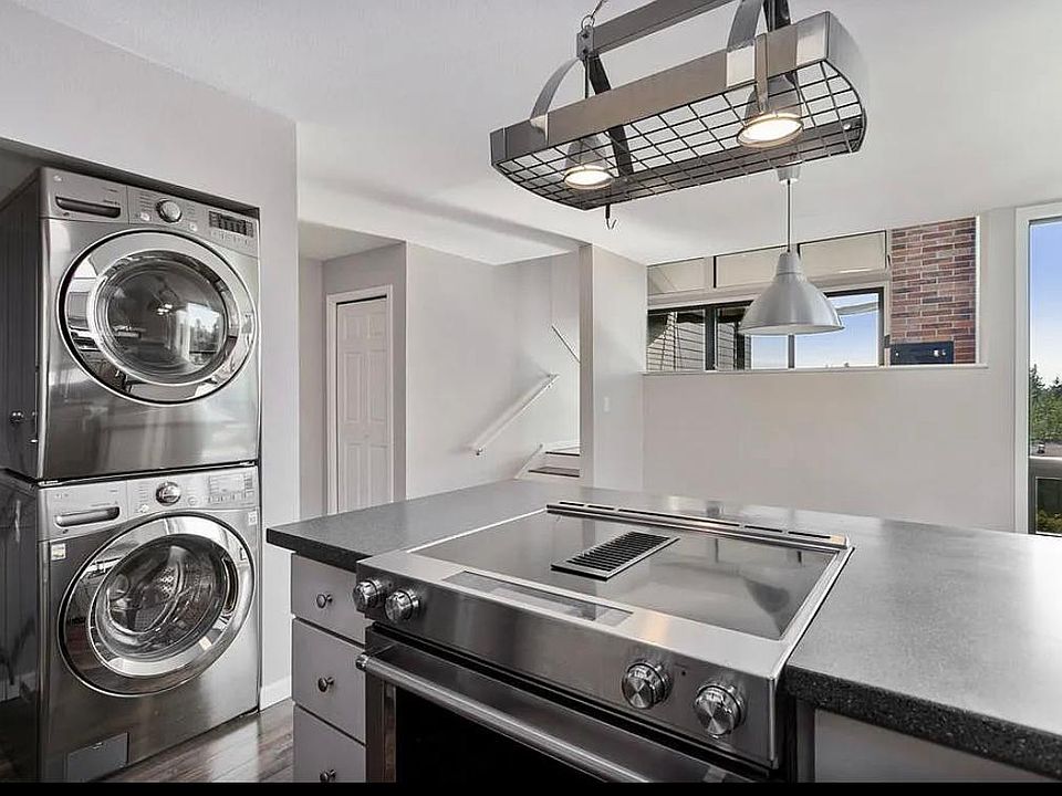 1st image of 11226 NE 68th St APT F