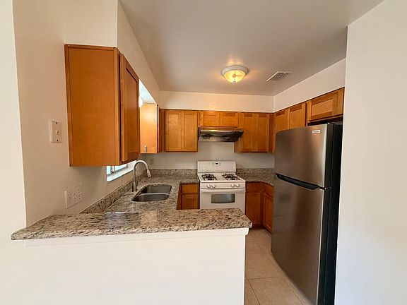 4th image of 6261 Sandcrest Cir
