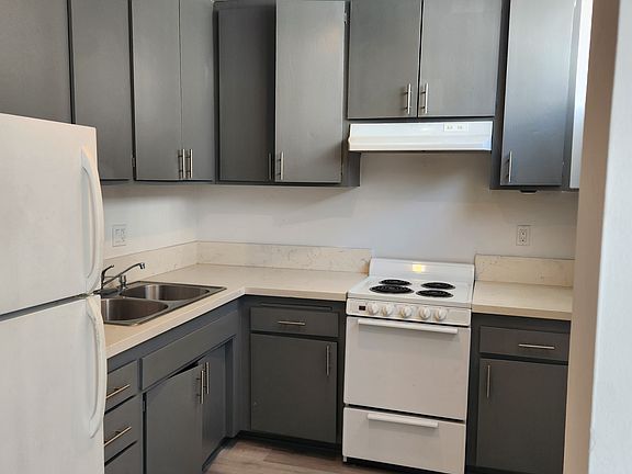 3rd image of 11905 Kling St APT 18