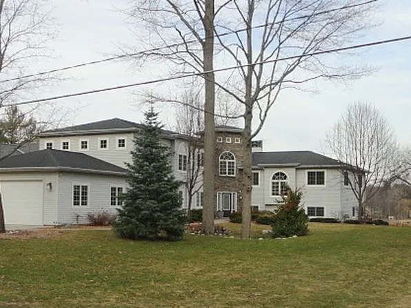 4280 N Francis Shores Ave, Sanford, MI 48657