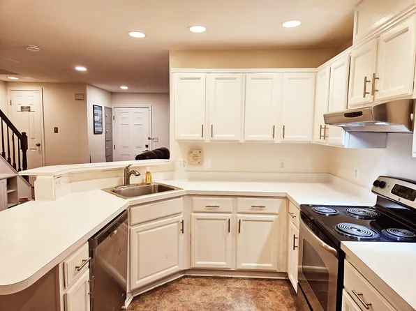 12024 Country Mill Dr, Bristow, VA 20136