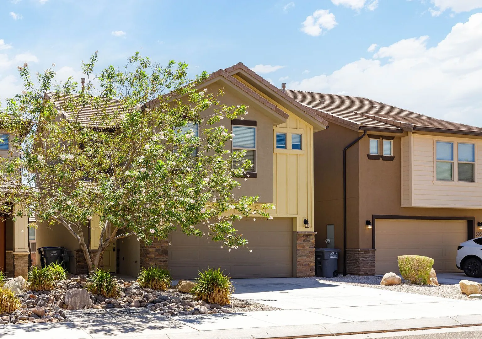 4 bed | 2 1/2 bath | 2 car garage in Desert Canyon with washer/dryer/fridge — Photo 3