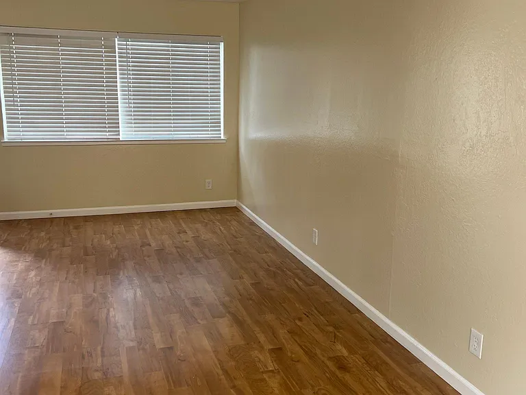 204 Talisman Dr — Photo 13