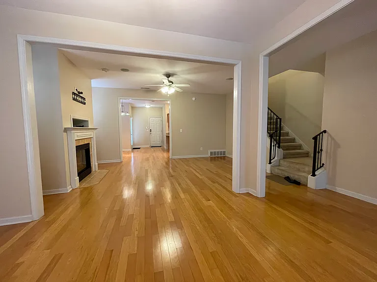 1459 Down River Dr — Photo 9