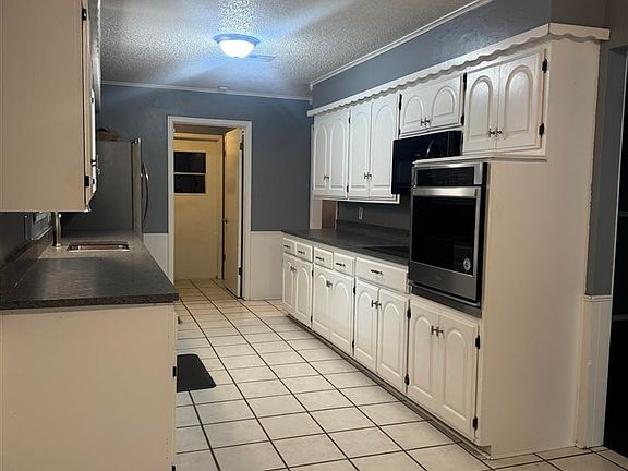 5th image of 2312 NE Village Dr