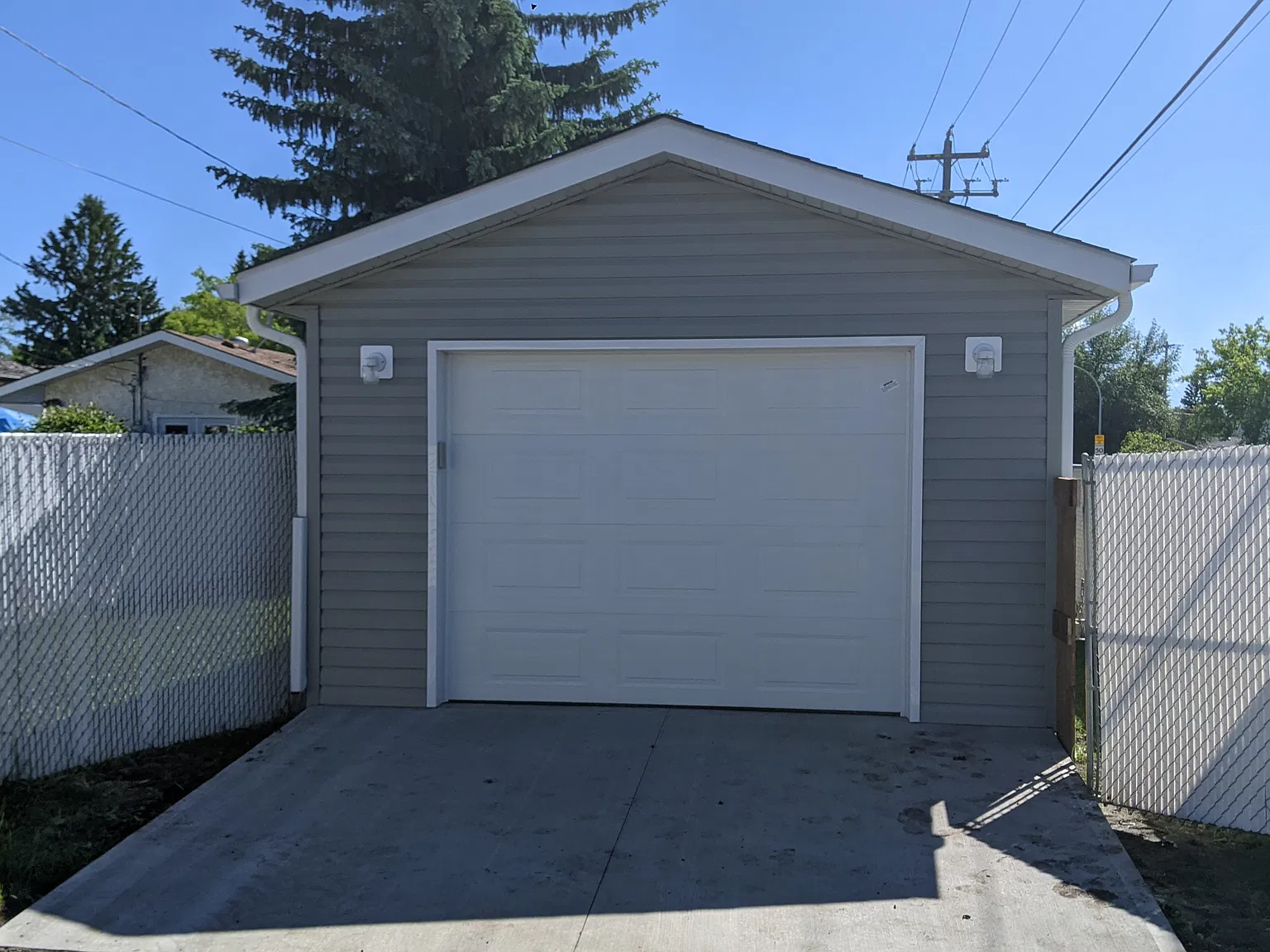 3 bed, 1.5 bath, 1125 sqft, $2,100 — Photo 2