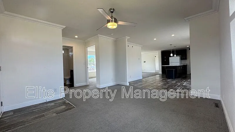 3 bed, 2.0 bath, 1560 sqft, $1,900 — Photo 2