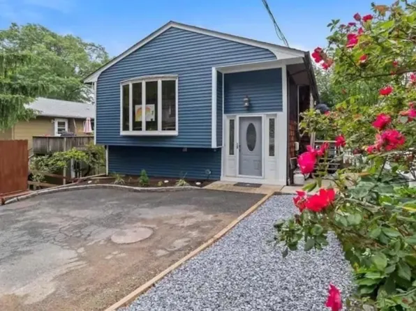 16 Sanford Street, Huntington Station, NY 11746