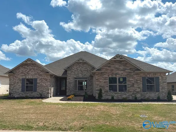 26400 Old Town Dr, Athens, AL 35613
