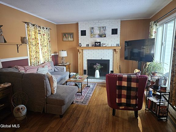 5th image of 200 Meadowbrook Road